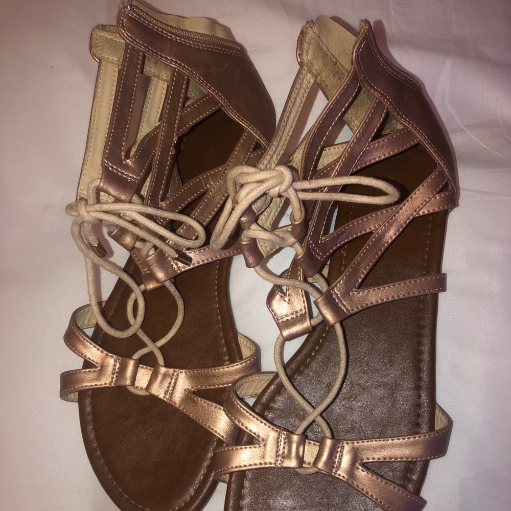 Maurices gladiator sandals size 10